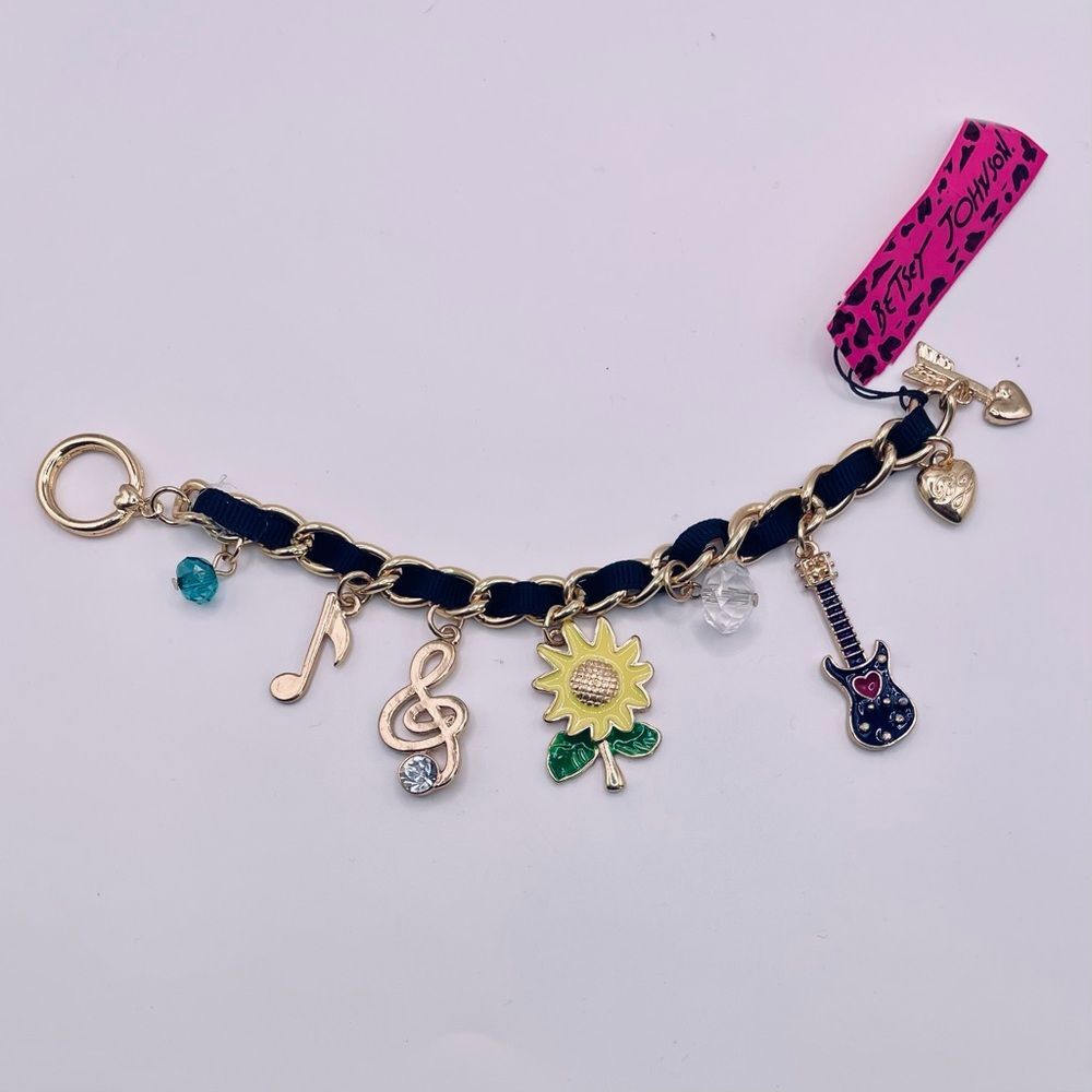 NWT Betsey Johnson Guitar Treble Clef Music Note Heart Arrow Charm Bracelet - Picture 4 of 9